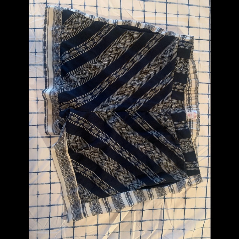 Silky comfortable shorts with pockets
